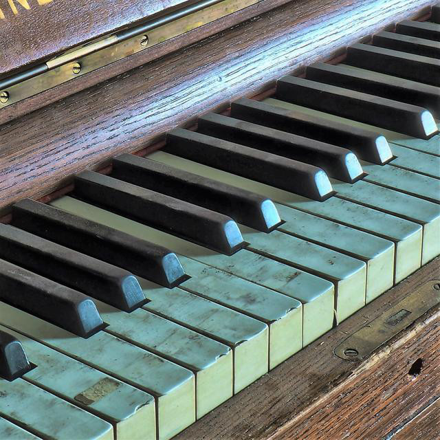 Deuces Wild! Dueling Pianos